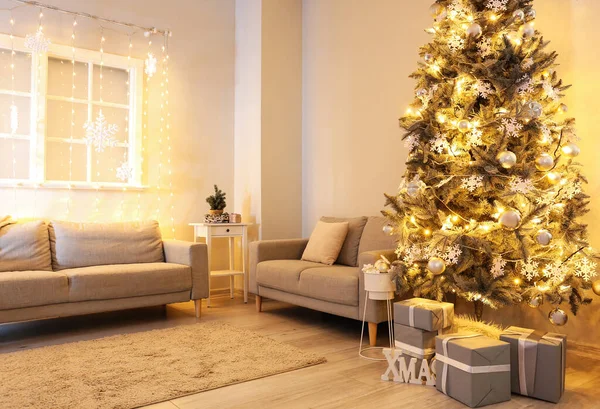 Interieur Eines Modernen Wohnzimmers Mit Weihnachtsbaum — Stockfoto