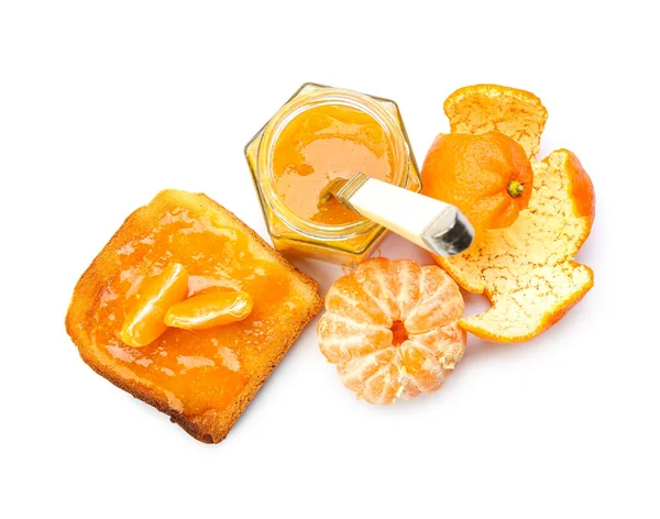 Chutný Toust Mandarinkovou Marmeládou Bílém Pozadí — Stock fotografie