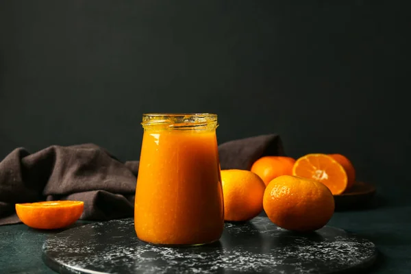 Egy Üveg Finom Mandarin Lekvár Sötét Háttérrel — Stock Fotó