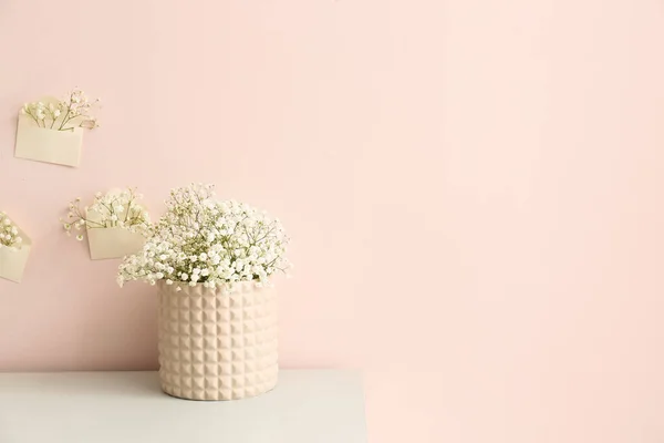 Flowerpot Beautiful Gypsophila Flowers Envelopes Hanging Color Wall — Stock Photo, Image