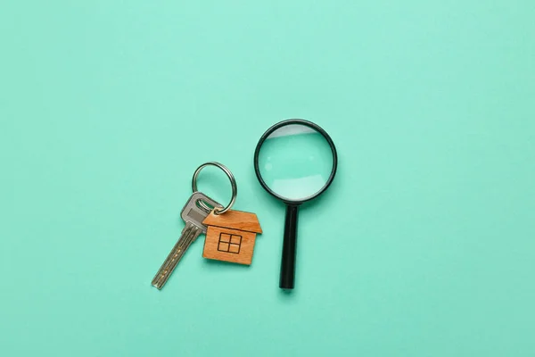 Key House Magnifier Blue Background — Stock Photo, Image