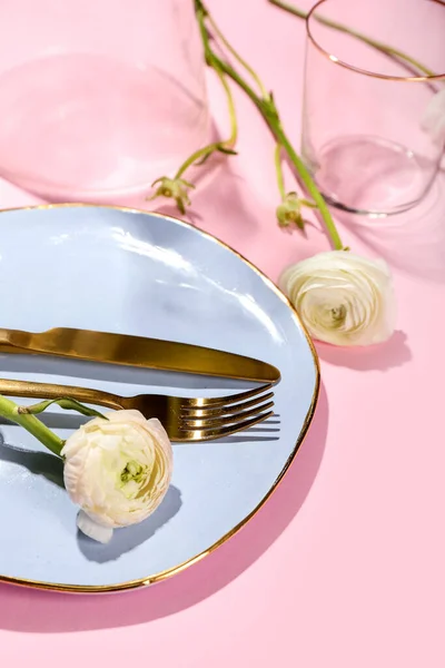 Beautiful Table Setting Ranunculus Flowers Color Background — Stock Photo, Image