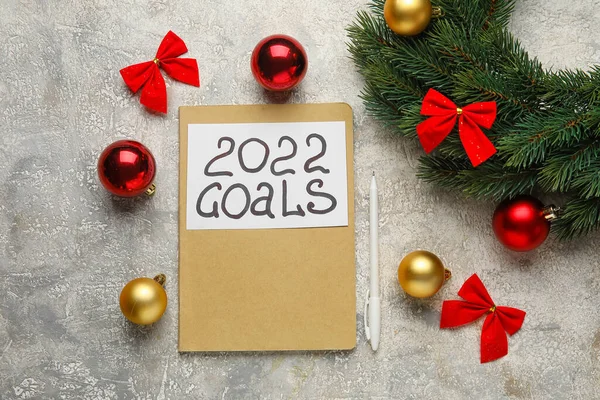 Christmas Wreath Bows Balls Notebook Text 2022 Goals Grunge Background — Stock Photo, Image