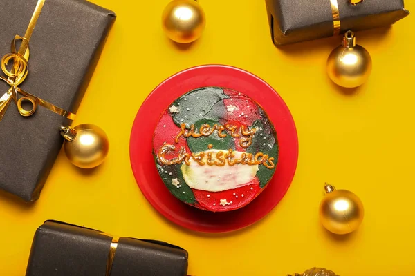 Plate Tasty Bento Cake Gifts Christmas Balls Yellow Background — Stock Photo, Image