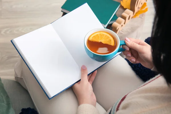 Woman Sitting Sofa Reading Book Drinking Tea Closeup — Stock Photo, Image