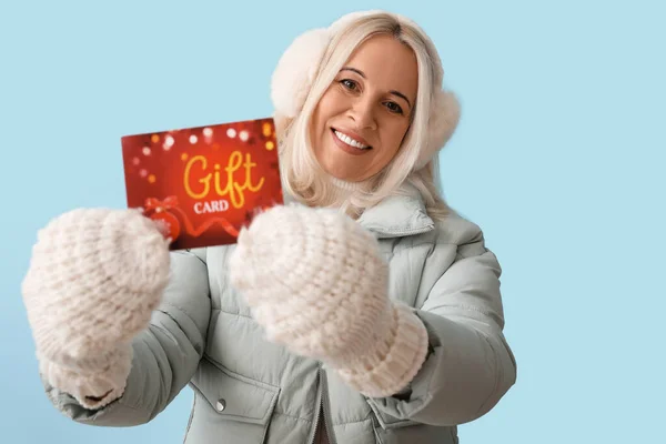 Mature Woman Winter Clothes Gift Card Color Background — Stock Photo, Image