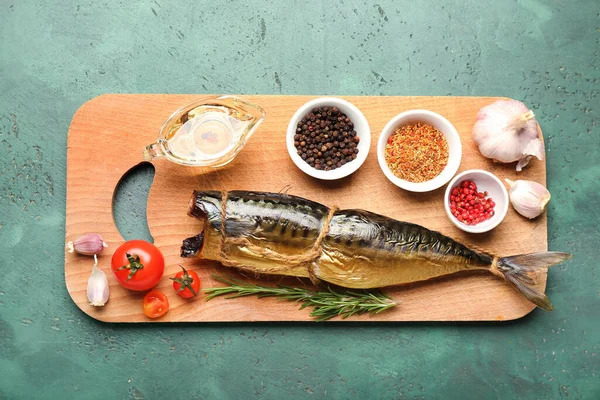 Board Tasty Smoked Mackerel Spices Color Background — Stock Photo, Image