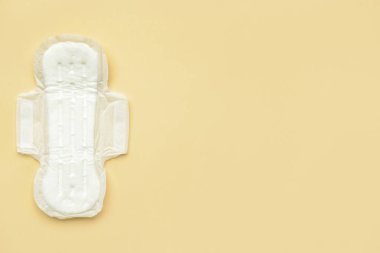 Sarı arkaplanda adet pedi