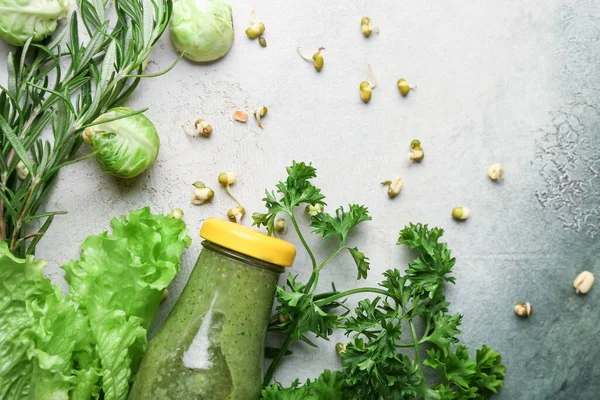 Garrafa Smoothie Verde Saudável Legumes Fundo Cor Grunge — Fotografia de Stock