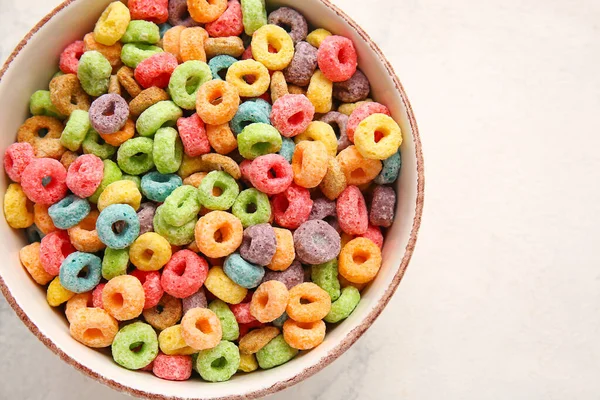 Cuenco Anillos Cereales Colores Sobre Fondo Claro —  Fotos de Stock