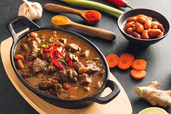 Dish Tasty Beef Curry Ingredients Dark Background — Stock Photo, Image