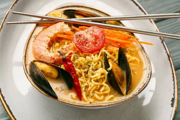 Mangkuk Sup Pedas Thailand Atas Meja Close — Stok Foto