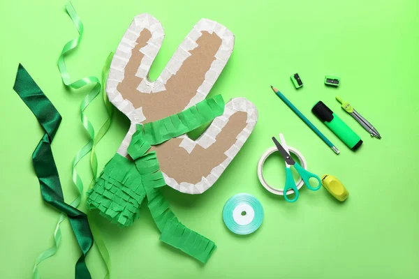 Preparación Piñata Mexicana Sobre Fondo Color — Foto de Stock