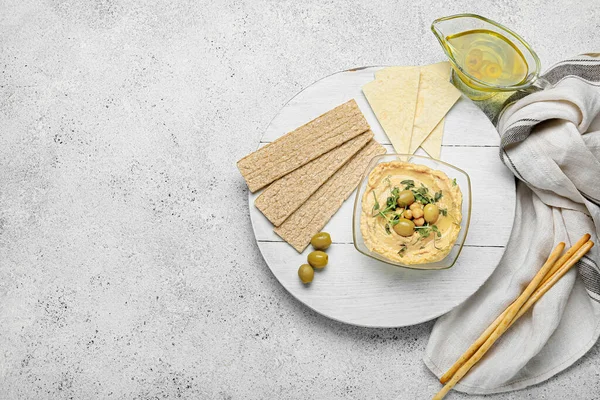 Bowl Delicious Hummus Crackers Olives Light Background — Stock Photo, Image