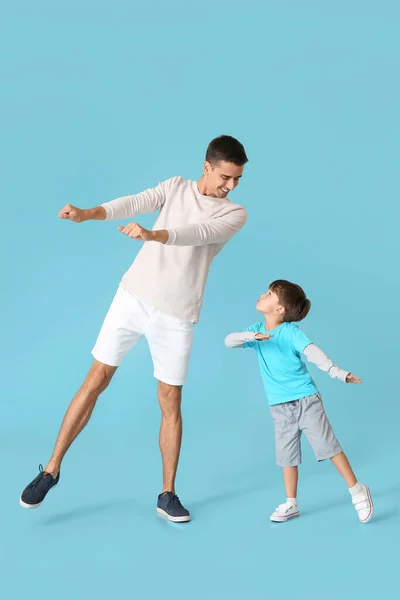 Dancing Man His Little Son Color Background — Stock Photo, Image