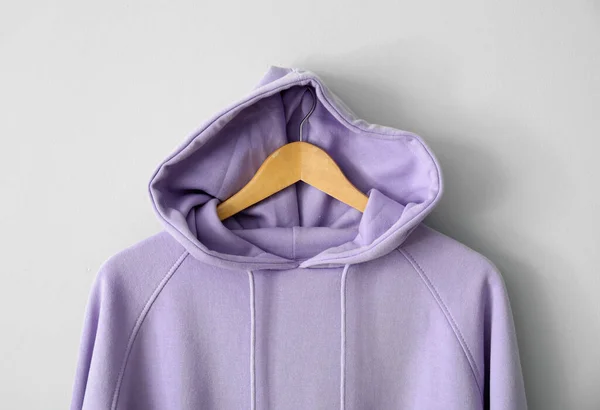 Stylish Lilac Hoodie Hanging Light Wall — Stock Photo, Image