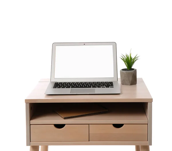 Mesa Stand Com Laptop Planta Sala Fundo Branco — Fotografia de Stock