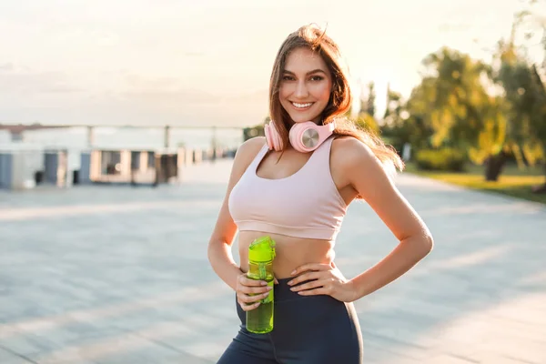 Beautiful Young Woman Headphones Bottle Water Outdoors — Stock Photo, Image