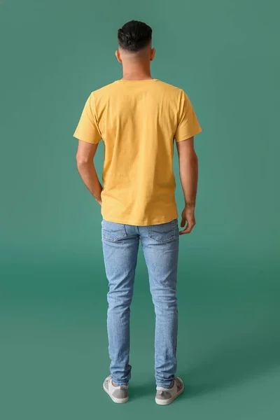 Hombre Joven Guapo Elegante Camiseta Sobre Fondo Color Vista Trasera —  Fotos de Stock