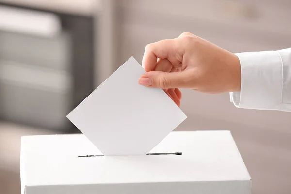 Voting Woman Ballot Box — Stock Photo, Image