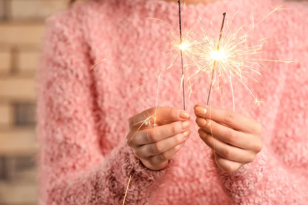 Woman Pink Sweater Holding Christmas Sparklers Brick Background Closeup — Stock Photo, Image