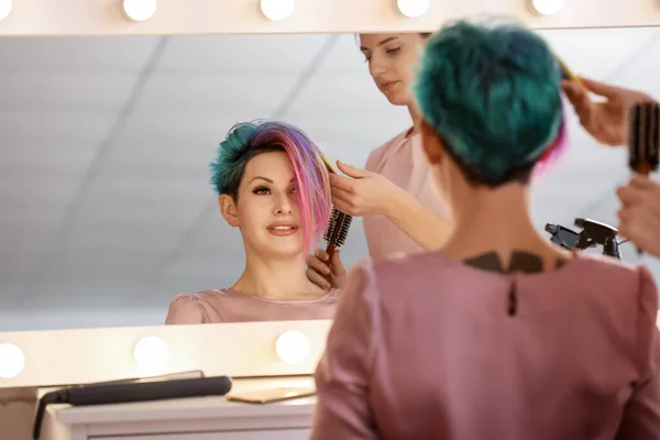 Stylist Doing Woman Hair Beauty Salon — Stock Photo, Image