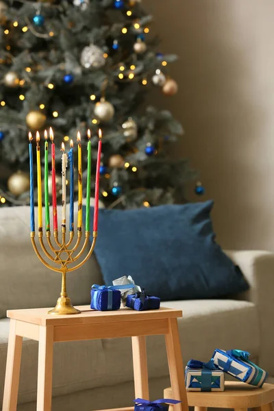 Menorá Regalos Para Celebración Hanukkah Habitación —  Fotos de Stock