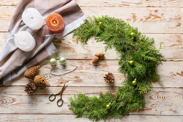 Process Making Beautiful Christmas Wreath Fir Branches Table — Stock Photo, Image