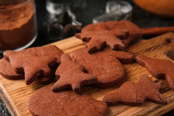 Plateau Bois Avec Savoureux Biscuits Noël Chocolat Sur Fond Noir — Photo