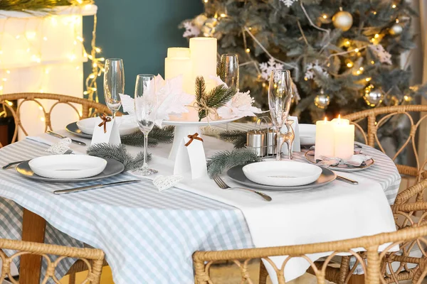 Dining Table Beautiful Setting Living Room Decorated Christmas Eve — Stock Photo, Image