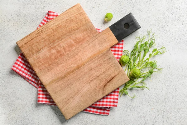 Wooden Cutting Board Brussel Sprouts Micro Green Napkin White Background — Stock Photo, Image