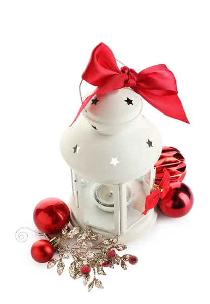 Красивый Рождественский Фонарь Горящей Свечой Декором Белом Фоне — стоковое фото