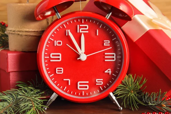 Relógio Ano Novo Elegante Decoração Natal Mesa — Fotografia de Stock