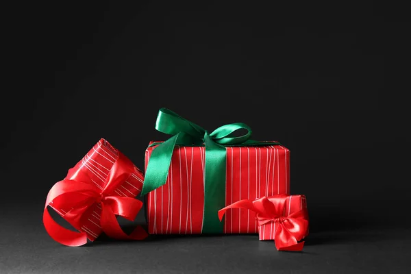 Прекрасні Різдвяні Подарункові Коробки Чорному Тлі — стокове фото
