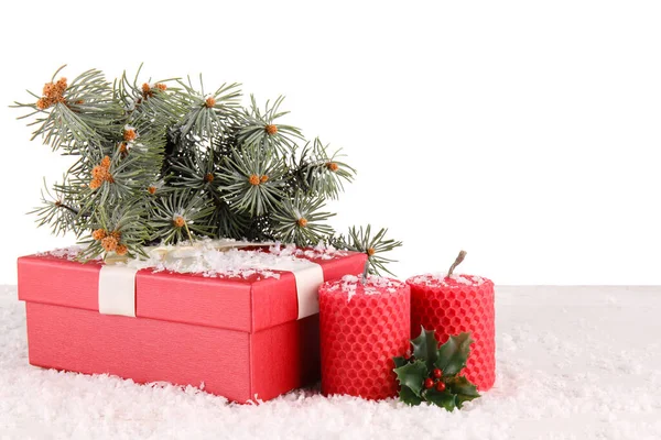Krásná Kompozice Vánoční Dárkové Krabice Jedle Větve Sníh Svíčky Stole — Stock fotografie