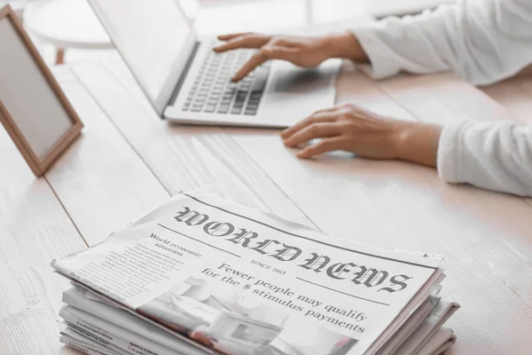 Stack Newspapers Table Closeup — Stock Photo, Image