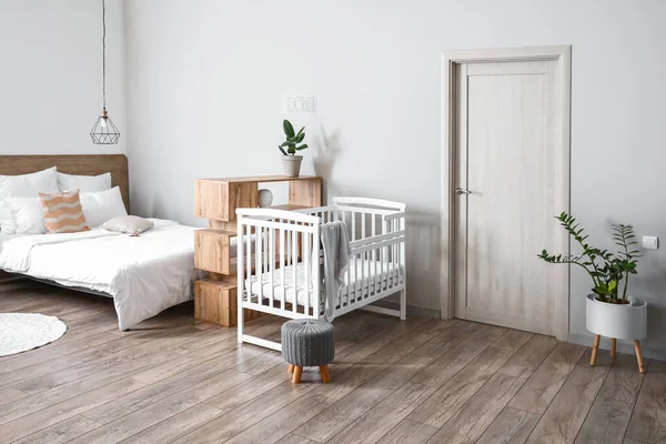 Interior Modern Light Bedroom Baby Crib — Stock Photo, Image