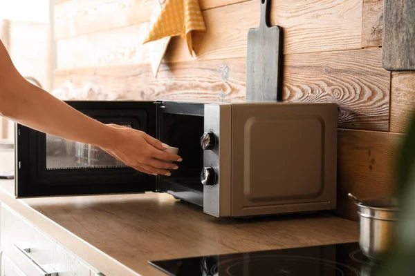 Woman Putting Bowl Food Microwave Oven Kitchen — Stock Photo, Image