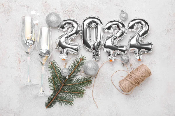 Срібні Кульки Формі Фігури 2022 Року Келихи Шампанського Різдвяний Декор — стокове фото