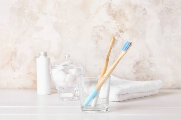 Glass Wooden Toothbrushes White Wooden Table — Stock Photo, Image
