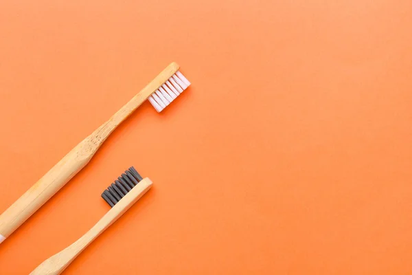 Wooden Toothbrushes Orange Background — Stock Photo, Image