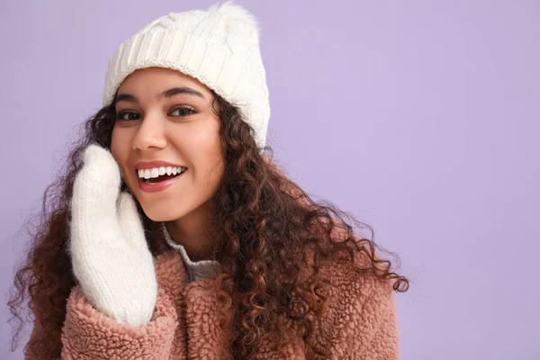 Pretty African American Woman Winter Clothes Color Background — Stock Photo, Image