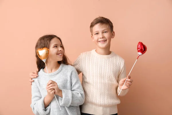 Bambini Felici Con Decorazioni Partito Sfondo Colori Festa San Valentino — Foto Stock