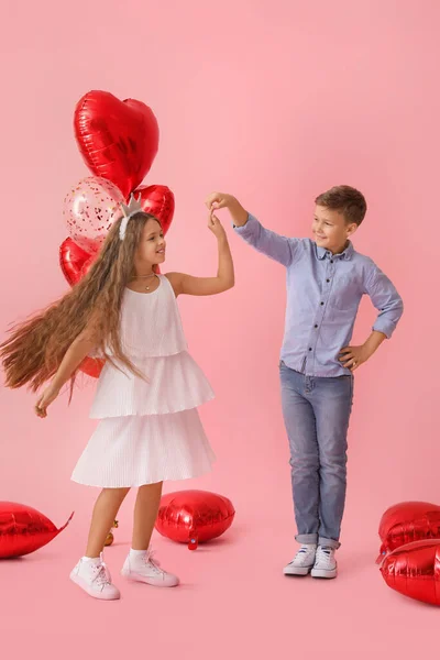 Niños Bailando Sobre Fondo Color Celebración San Valentín — Foto de Stock