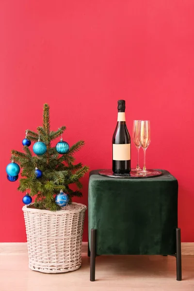 Christmas Tree Bottle Champagne Glasses Pouf Color Wall — Stock Photo, Image