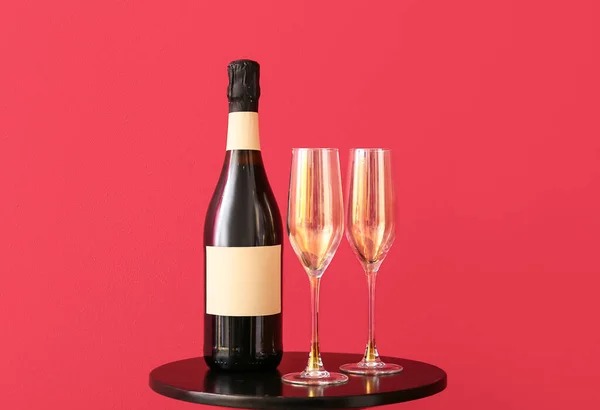 Bottle Champagne Glasses Dark Table Color Wall — Stock Photo, Image