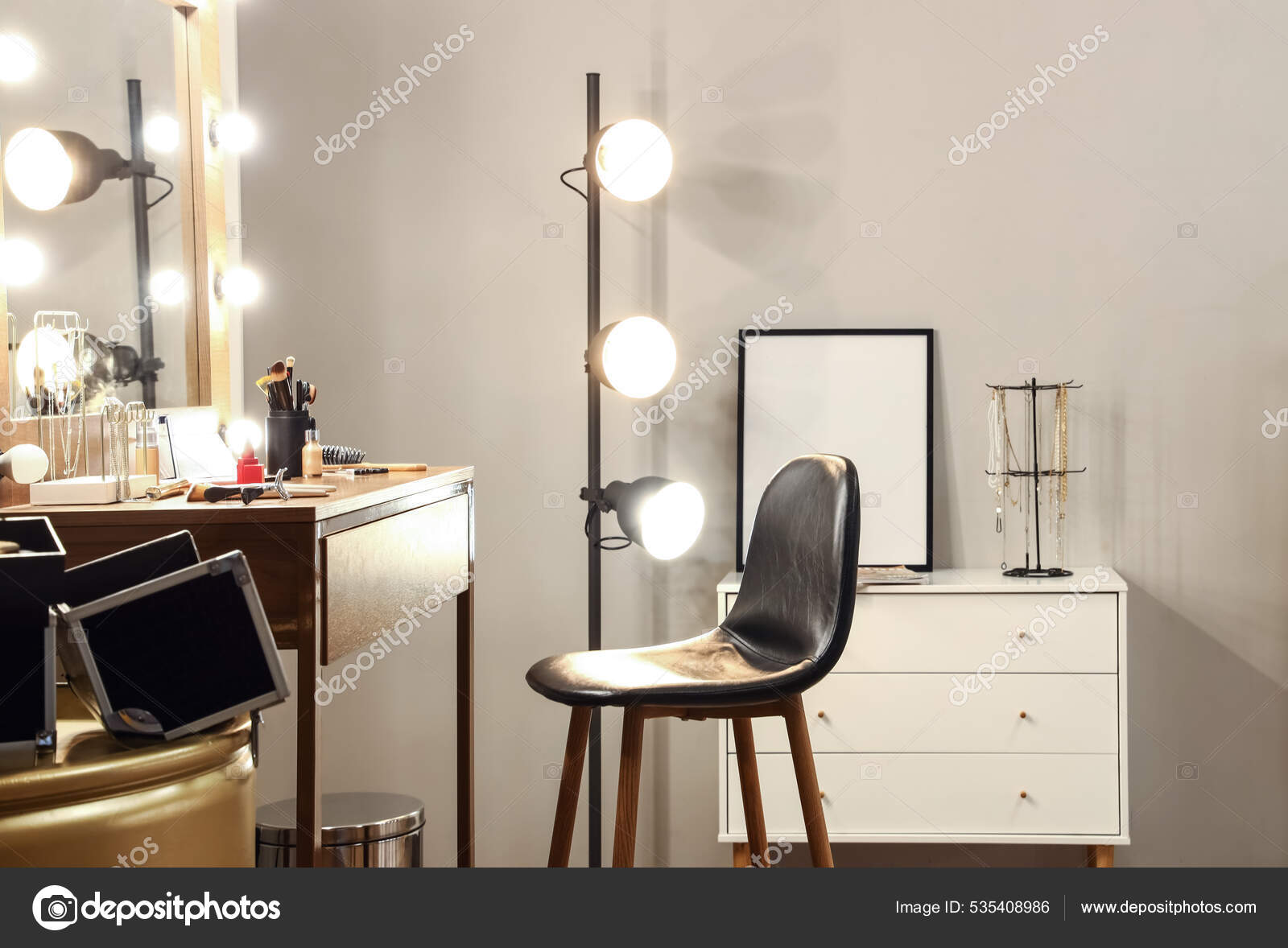 Modern Interior Stylish Makeup Room — Stock Photo © serezniy #535408986, image size:1600x1178