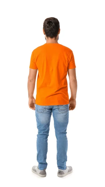 배경에 오렌지색 티셔츠를 잘생긴 — 스톡 사진