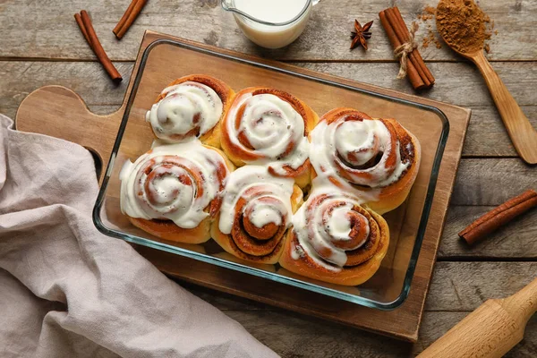 Baking Dish Tasty Cinnamon Rolls Cream Wooden Background — Stock Photo, Image