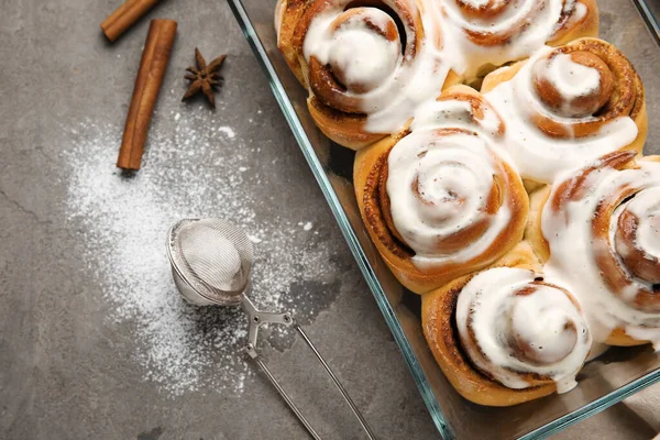 Baking Dish Tasty Cinnamon Rolls Cream Grey Background Closeup — Stock Photo, Image